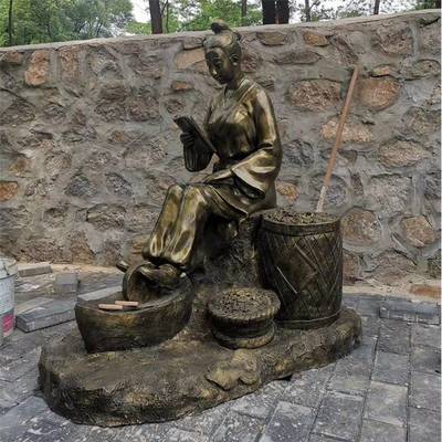 城市公園中的藝術(shù)之眼 玻璃鋼仿銅人像雕塑的多樣魅力